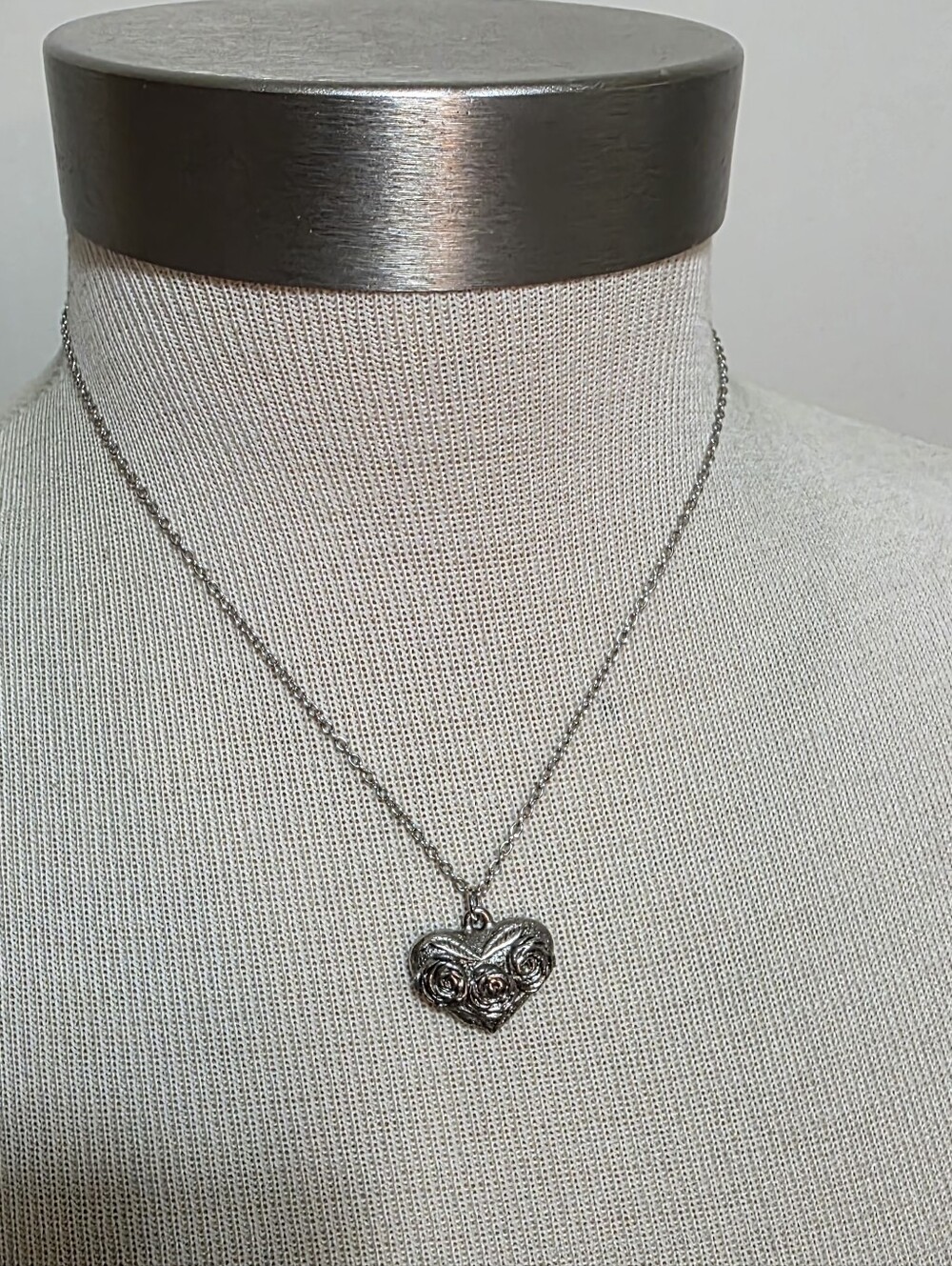 Pewter Heart W 3D Roses Pendant Necklace